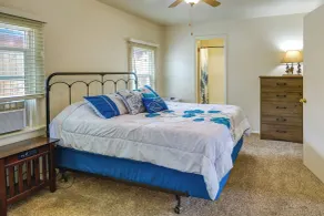 Quaint Cody Cottage w/ Grill: Walk to Downtown! - Interiör