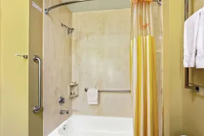 La Quinta by Wyndham Denver Gateway Park - Salle de bain