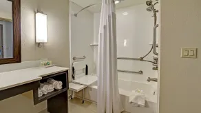 Holiday Inn & Suites Tupelo North by IHG - Salle de bain