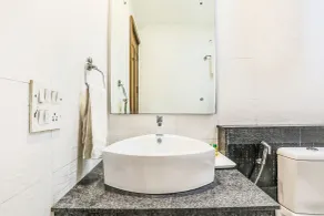 FabHotel The Maple Stays - DLF Galleria - Bathroom