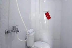 RedDoorz Plus Syariah near Mall Pondok Indah - Badeværelse