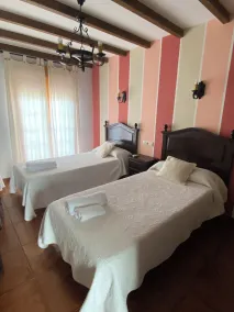 Hostal El Descanso Del Emperador - Habitación