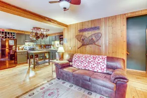 1 Mi to Lake Easton: Cozy Cascades Cabin! - Interior
