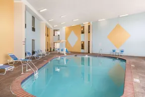 AmericInn by Wyndham Johnston Des Moines - Piscine