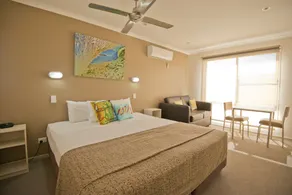 The Bowlo Holiday Cabins - Camera