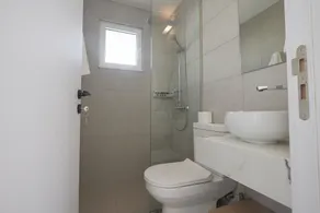 New 5 Bedroom Villa With Pool in the Center of Ayia Napa l Kube Villa 4 - Bad