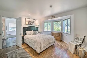 Near Snoqualmie River! Cozy Home in Rural Setting - Intérieur