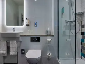 The Feathers Hotel - Baño