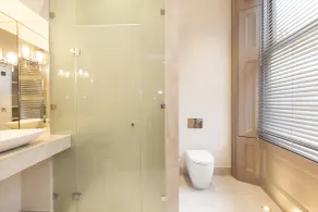 Emperors Gate Residence by Allô Housing - Baño