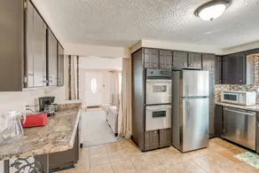 9 Mi to Dtwn Buffalo: Family Escape w/ Fenced Yard - Intérieur