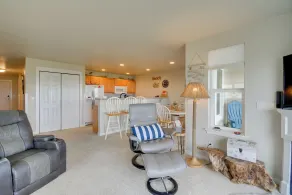 Walk to Beach: ‘Panoramic Splendor’ Westport Condo - Innenbereich