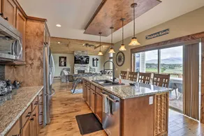Game Room & Hot Tub: Luxe Grand Lake Retreat! - Intérieur
