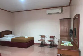 Hotel O Pondok Baruga 777 Near Sarewo Musik Studio Kendari - Chambre