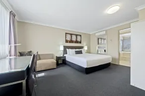 Ambassador On Ruthven - Room