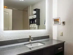 La Quinta by Wyndham Prattville - Room