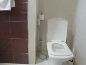 Marina Royal Hotel Suites - Bathroom