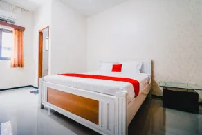 RedDoorz near Taman Rekreasi Selecta - Chambre