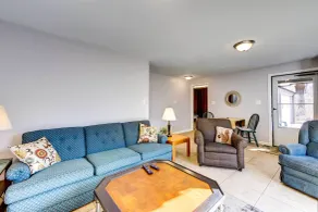 Pet-Friendly Youngstown Cottage w/ Yard - Intérieur