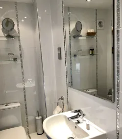 Shibden Mill Inn - Bathroom