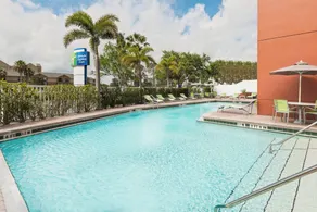 Holiday Inn Express & Suites - Nearest Universal Orlando by IHG - Pool