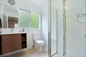 Tathra Beach House Holiday Apartments - Banheiro