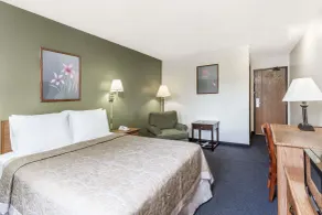 Super 8 by Wyndham Hampton - Chambre
