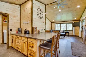 Near Memorial Park: Lake Arbutus Vacation Rental - Interiør