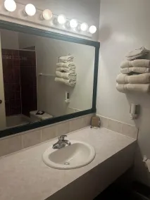 Coast Whitecourt Hotel - Badezimmer