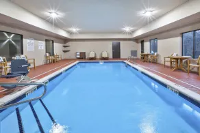 Holiday Inn Express Niles by IHG - Basseng