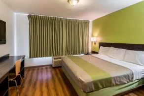 Motel 6-North Richland Hills, TX - Rufe Snow - Chambre