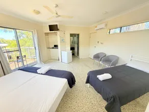 Emu Park Beach Resort - Room