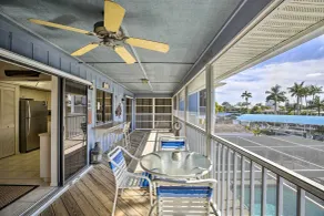 Private Pool & Deck: Canalfront St James City Home - Intérieur