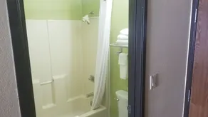 Days Inn by Wyndham Springfield - Salle de bain