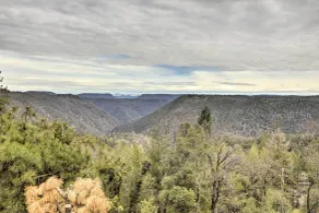 Homey Colfax Getaway w/ Private Hot Tub! - Interiör