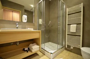 Hotel Emonec - Bathroom