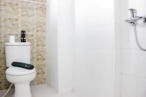 Fancy Designed 2BR at Gateway Ahmad Yani Cicadas Apartment By Travelio - Badezimmer