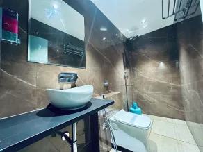 Hotel Balaji Inn, Ayodhya Bypass - Badezimmer