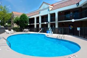 Super 8 by Wyndham Huntersville/Charlotte Area - Pool