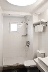 Karalis City Hotel - Bathroom