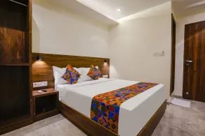 ANTLERS HOTEL Near Borivali Railway Station - Room
