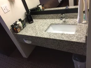 Quality Inn East Liverpool - Calcutta - Bathroom