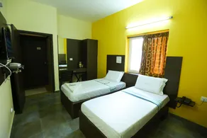 Season 4 Residences -Thiruvanmiyur Near Tidel park Apollo Proton cancer center and IIT Madras Research Park - Room