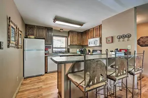 Cabin-Style Condo w/ Deck Near Angel Fire Resort - Interiør
