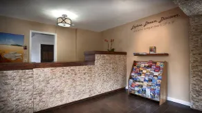 Civic Center Inn - Hall