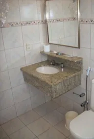 Prince Hotel - Bathroom