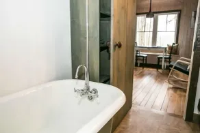 Blue Moon Rising - Bathroom