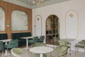 Swan Lake - Restaurant