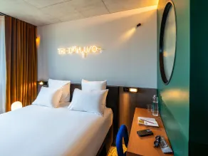 TRIBE Paris Clichy - Rom