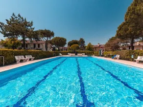 Colorful house with pool and garden - Pool