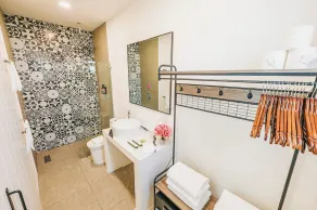 Privada Stays - Private Pools & Colorful-Chic Boutique Hotel - Salle de bain